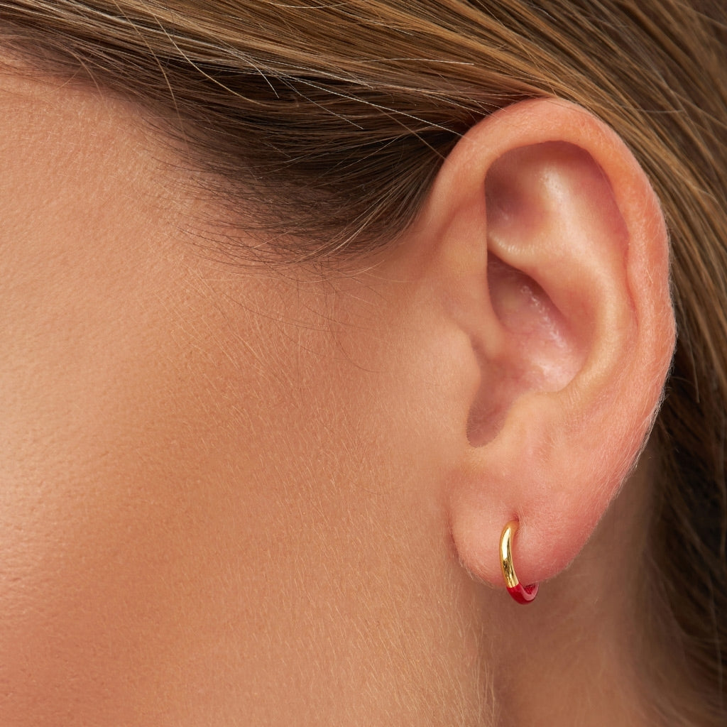 LULU Copenhagen Color Hoop Half Dip 1 pcs gold plated Hoops Passion Red