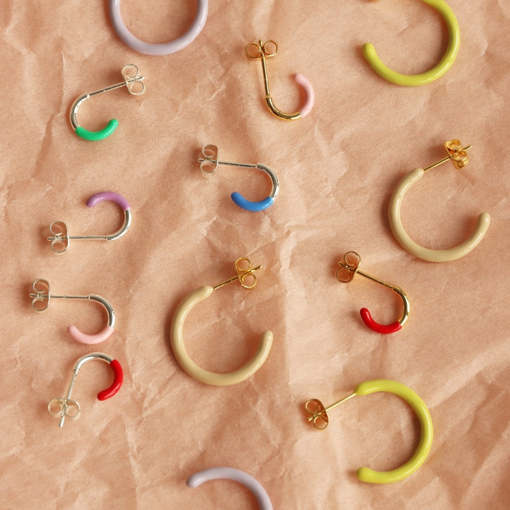 LULU Copenhagen Color Hoop Half Dip 1 pcs gold plated Hoops Passion Red