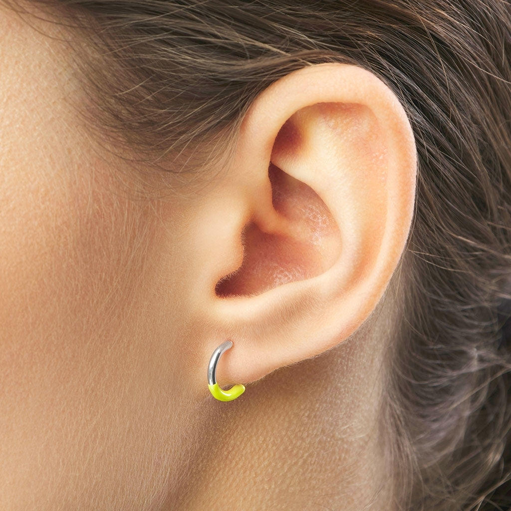 LULU Copenhagen Color Hoop Half Dip 1 pcs silver plated Hoops Wild Lime