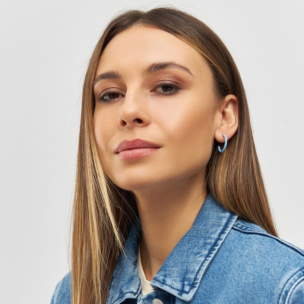 LULU Copenhagen Color Hoops Medium pair Hoops Light Blue