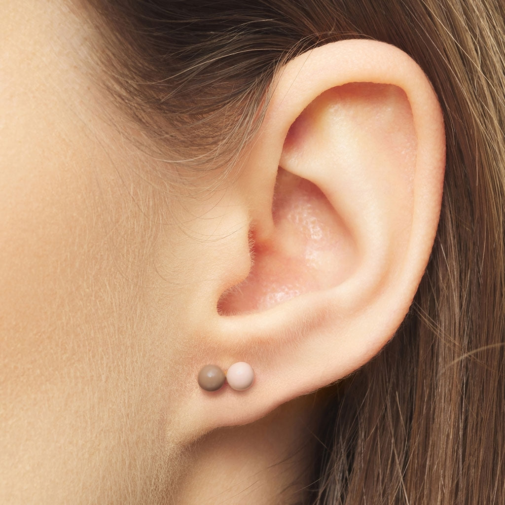 LULU Copenhagen Double Color Ball earring 1 pcs Ear stud, 1 pcs Mocha Mousse/Dusty Peach