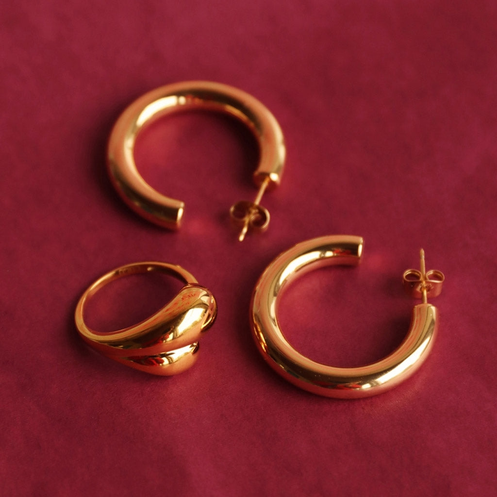 LULU Copenhagen Non Hoops Chunky Medium pair shiny Hoops Gold plated