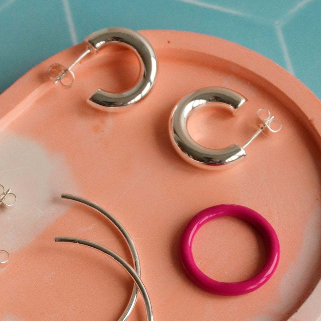 LULU Copenhagen Non Hoops Chunky Small pair shiny Hoops Silver Plated