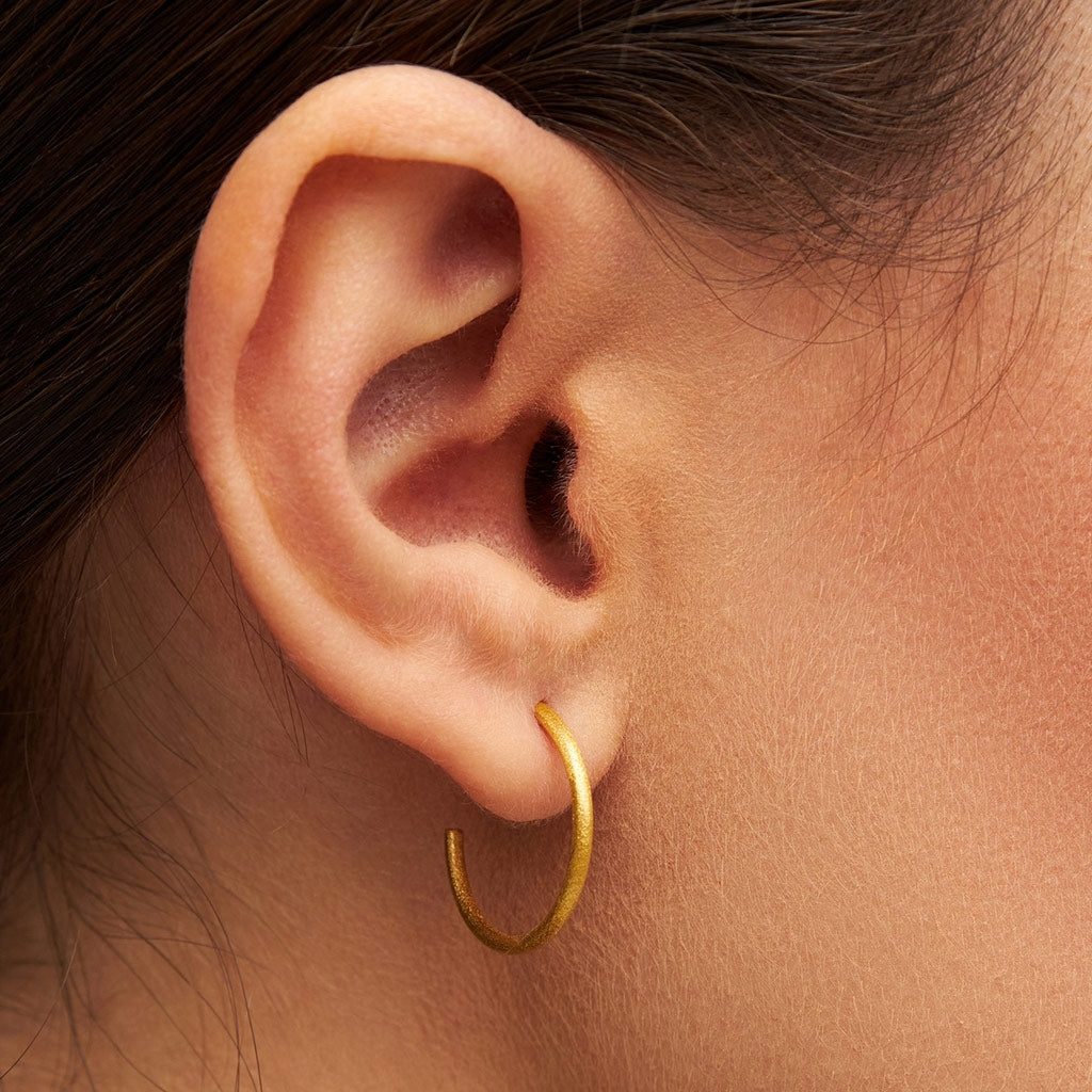LULU Copenhagen Non Hoops Medium pair Hoops Gold plated