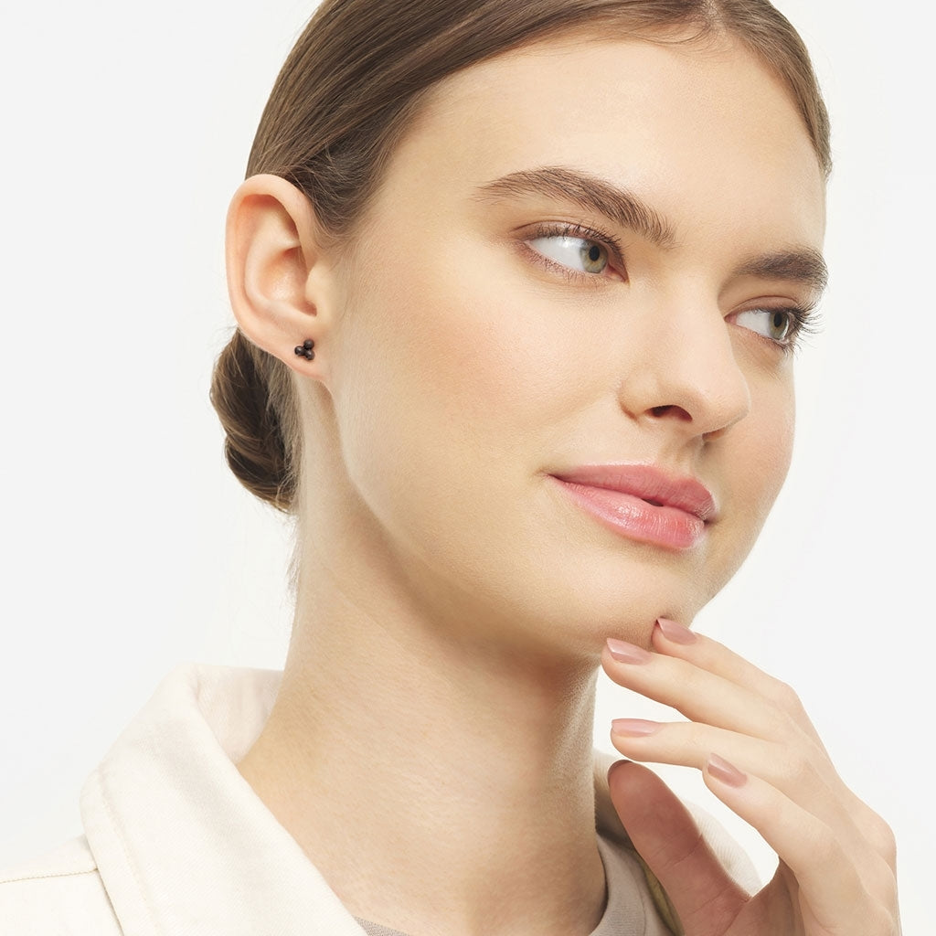 LULU Copenhagen Trio earring 1 pcs - enamel Ear stud, 1 pcs Cocoa Powder