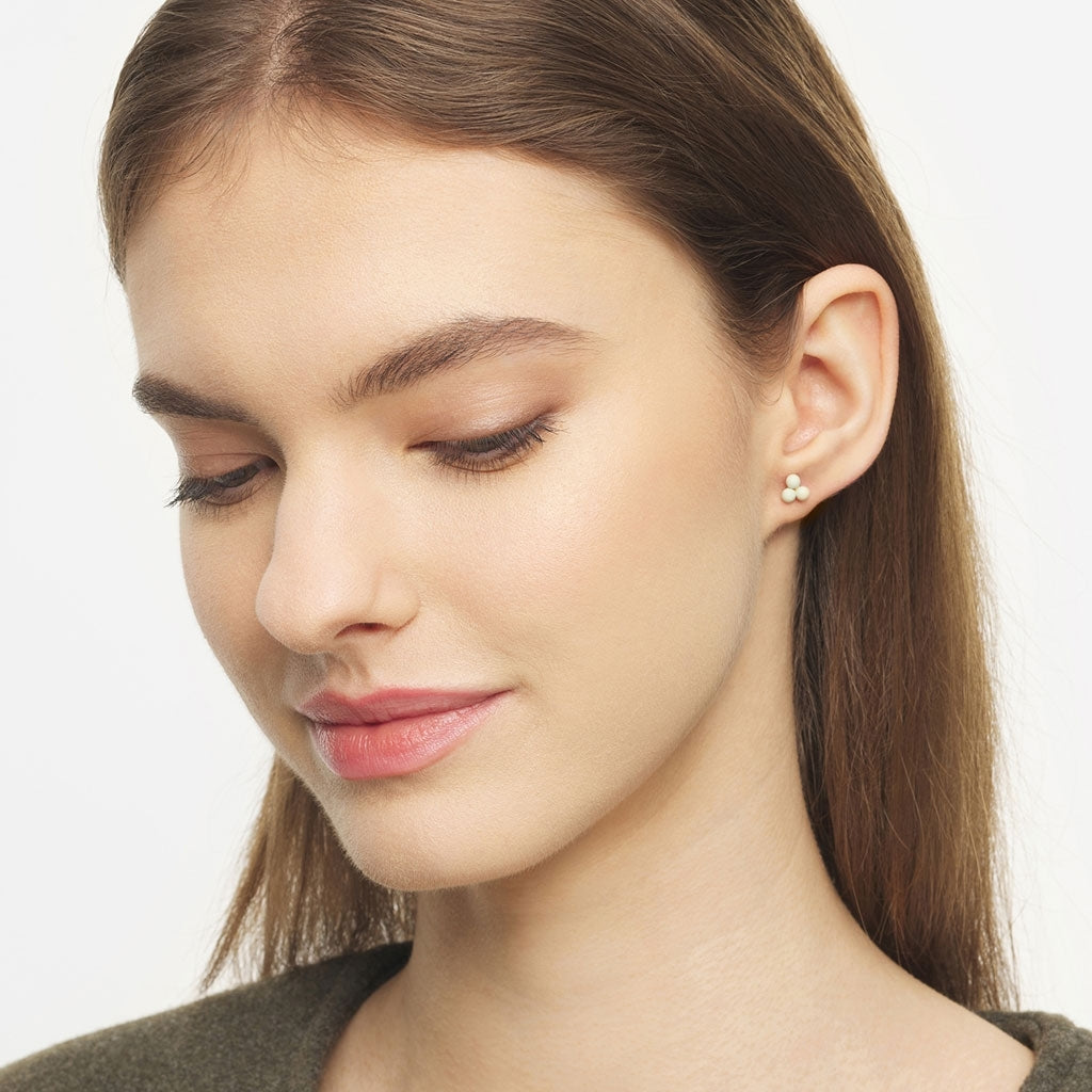 LULU Copenhagen Trio earring 1 pcs - enamel Ear stud, 1 pcs Coconut Milk