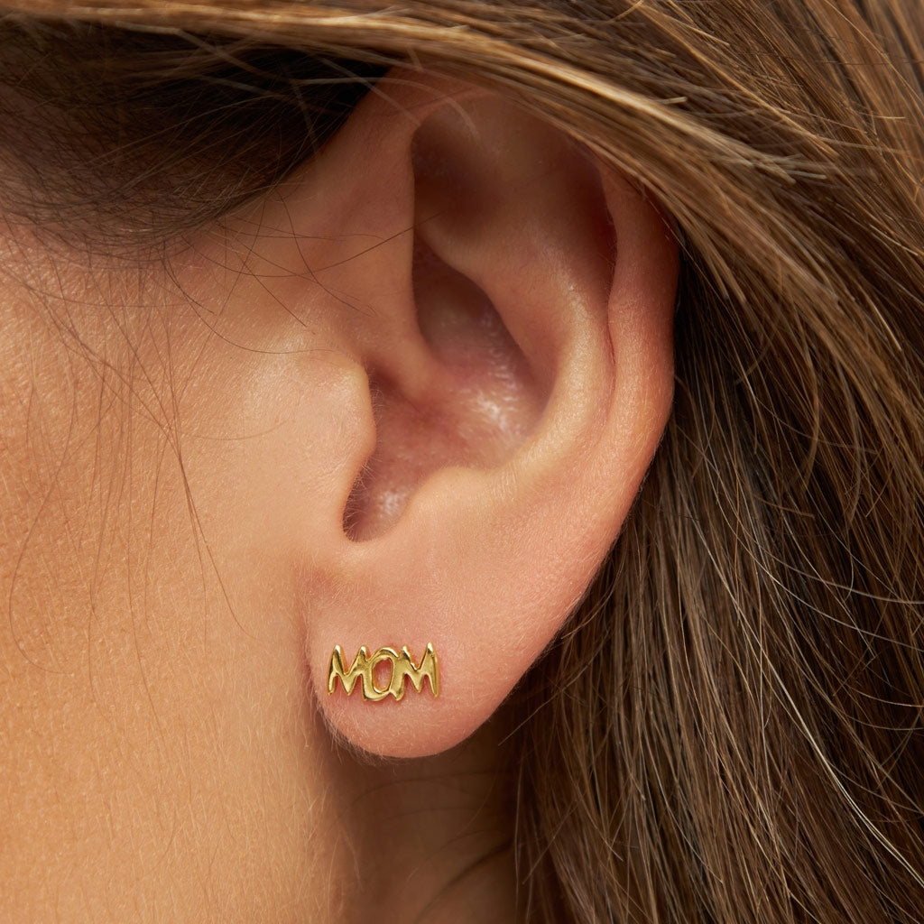 LULU Copenhagen Word Mom earring 1 pcs Ear stud, 1 pcs Gold plated