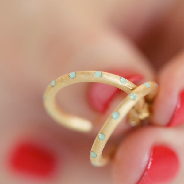 LULU Copenhagen OMG Hoops Small pair gold plated Hoops Light Pink - Video preview