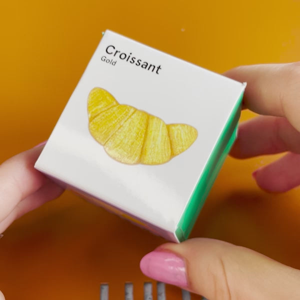 LULU Copenhagen Croissant earring 1 pcs Ear stud, 1 pcs Gold plated - Video preview