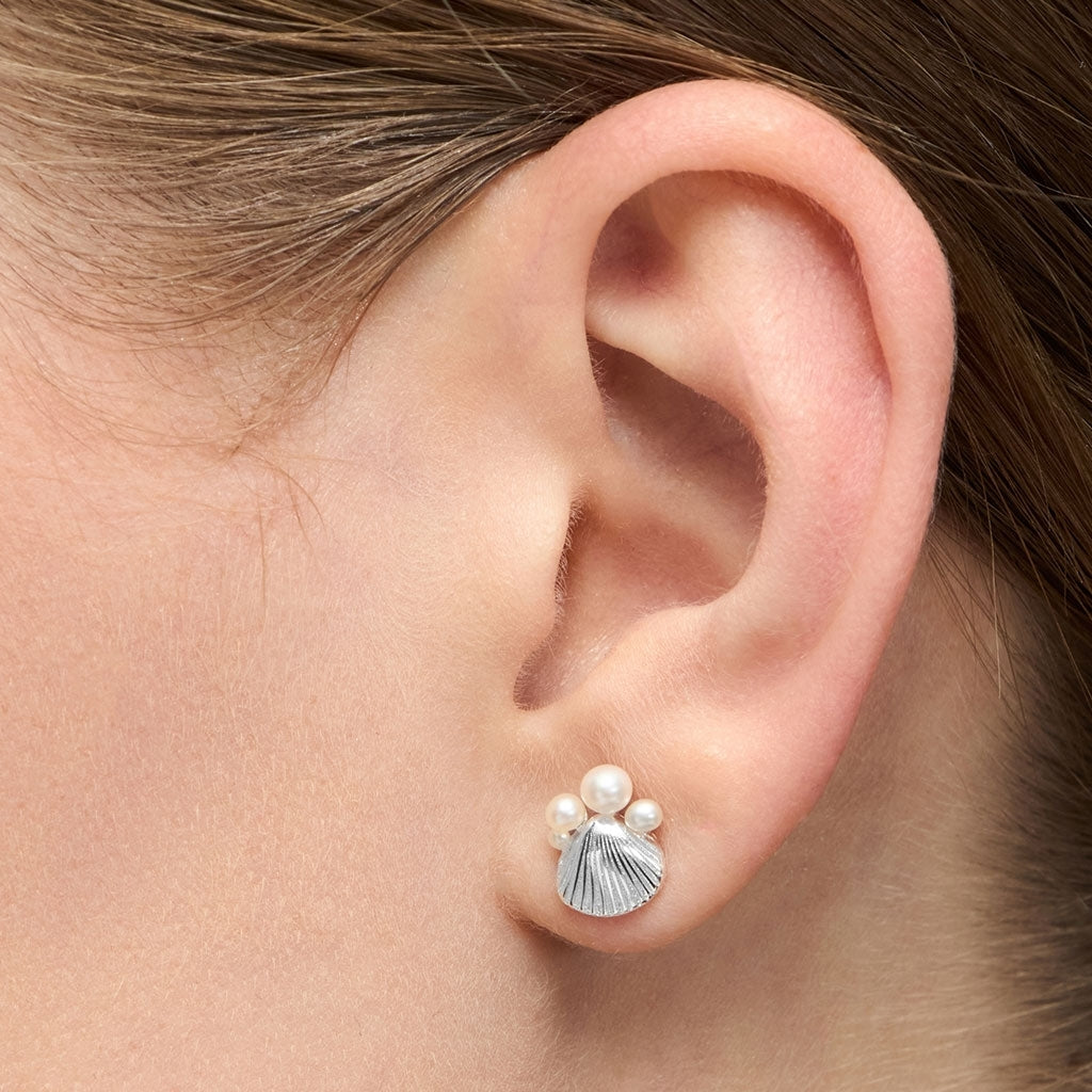 LULU Copenhagen Bouquet Shell & Pearls earring 1 pcs Ear stud, 1 pcs Silver Plated