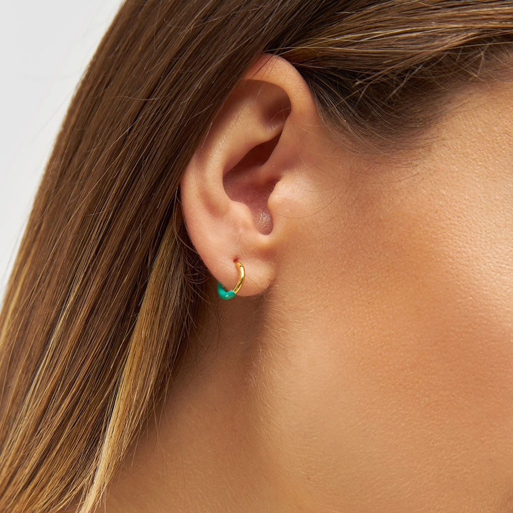 LULU Copenhagen Color Hoop Half Dip 1 pcs gold plated Hoops Light Green