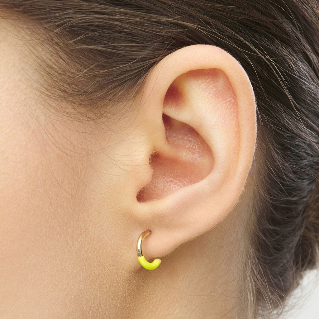 LULU Copenhagen Color Hoop Half Dip 1 pcs gold plated Hoops Wild Lime