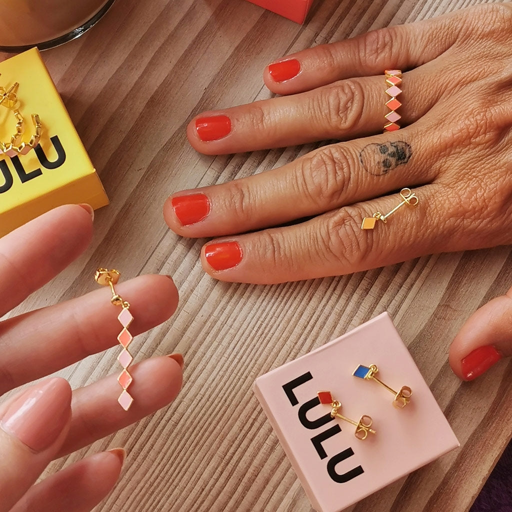 LULU Copenhagen Confetti Long earring 1 pcs gold plated Ear stud, 1 pcs Orange Coral - Light Pink