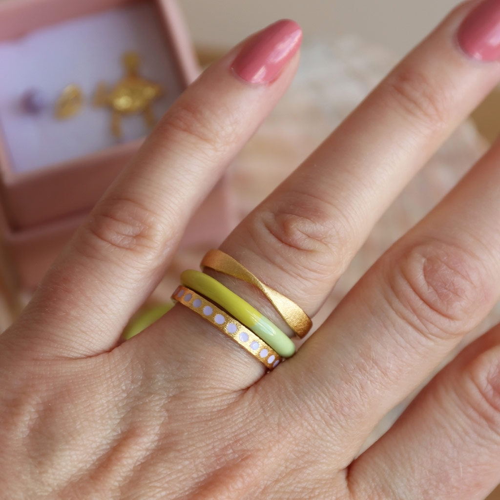 LULU Copenhagen Pattern Ring gold plated Rings Wild Lime