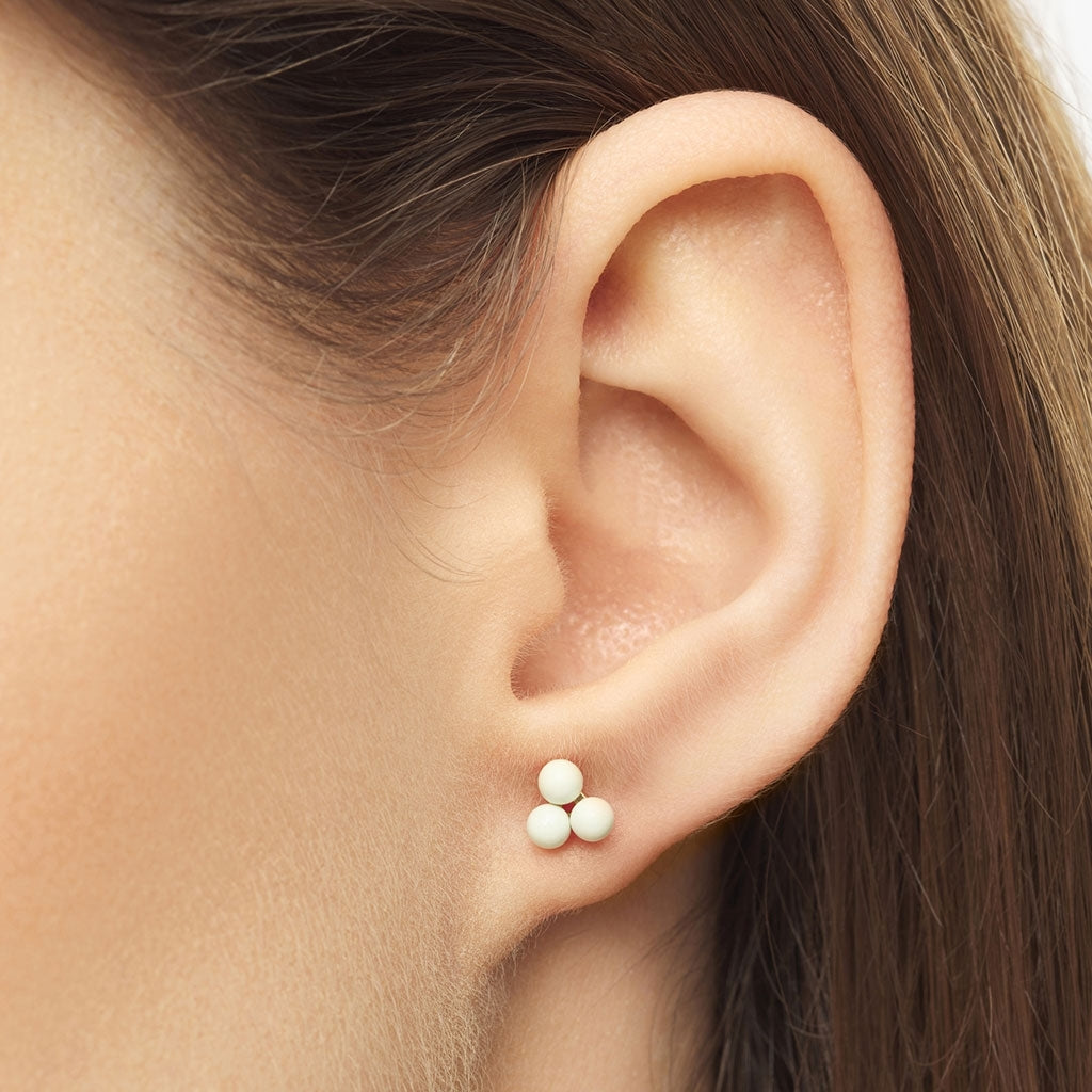 LULU Copenhagen Trio earring 1 pcs - enamel Ear stud, 1 pcs Coconut Milk