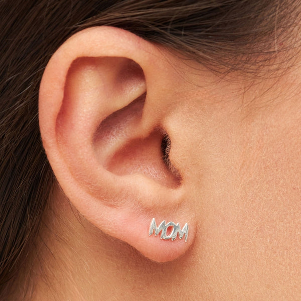 LULU Copenhagen Word - Mom 1 pcs Ear stud, 1 pcs Silver