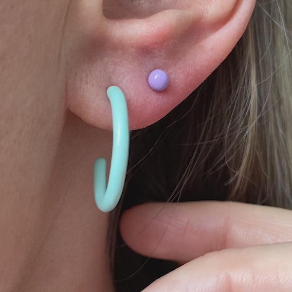 LULU Copenhagen Color Hoops Medium pair Hoops Blue - Video preview