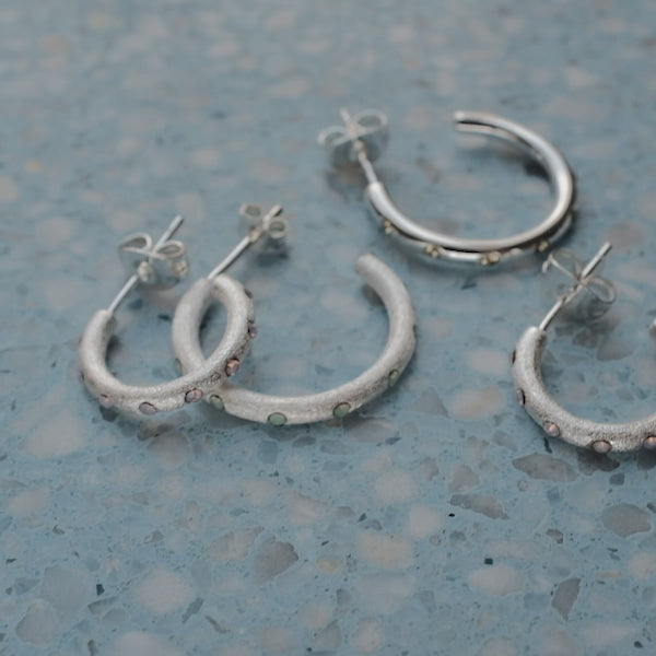 LULU Copenhagen OMG Hoops Small pair silver plated Hoops Violet - Video preview