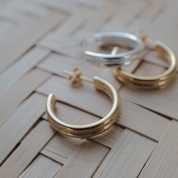 LULU Copenhagen 2for1 Small Hoops pair Hoops Gold plated - Video preview